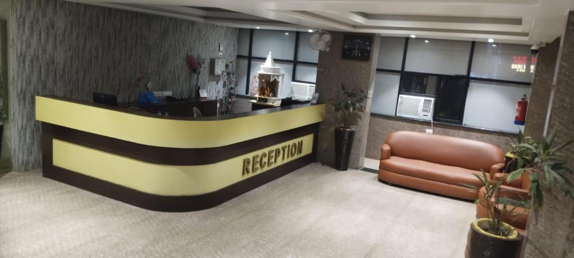 Surya Continental Hotel Lucknow Ngoại thất bức ảnh